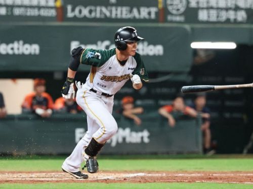 澄清湖主場開戰！台鋼雄鷹連6局火力全開 7：1大勝統一獅