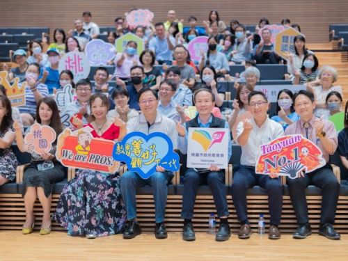 桃園市立圖書館 AI 文學講座熱鬧登場，馮翠珍助理教授分享創意與科技的美妙交會