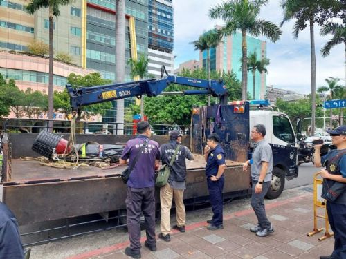 河口鱷驚現立法院門口！動保團隊迅速應變，平安化解危機，守護人與動物安全