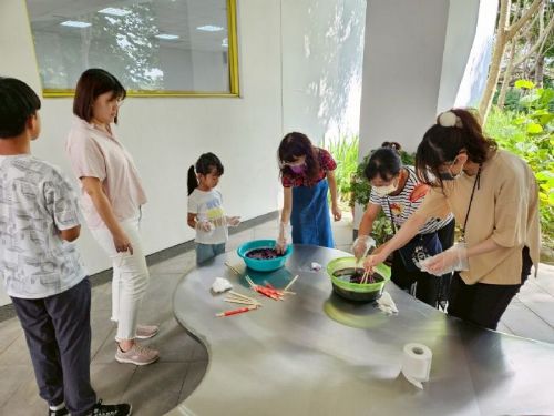 當藝術遇上動物關懷——幸福毛孩生活課程《染出彩虹｜寵物方巾植物染》熱情展開！