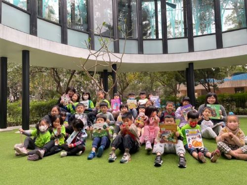 書香遇見毛腳印，林口李科永紀念圖書館打造「寵物閱讀樂園」，陪孩子在故事中學會愛與責任