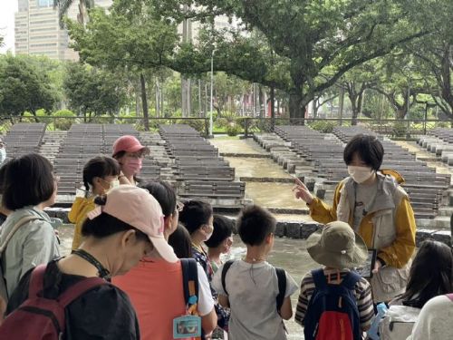 暑假帶孩子一起追鳥去！臺北4場親子賞鳥活動，用望遠鏡探索城市生態