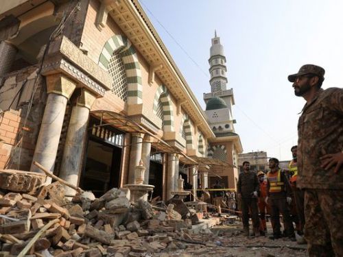 巴基斯坦爆炸101死！兇手穿警服一路沒人查　警現場找斷頭確認身份