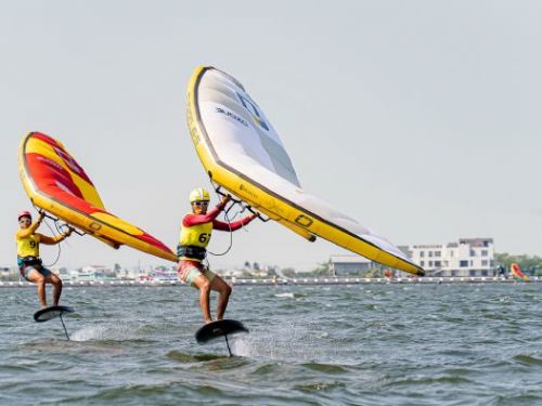 2026 大鵬灣帆船生活節今日盛大登場！首度聯名 Kakao Friends 萌翻海灣，水上鋼鐵人震撼開場