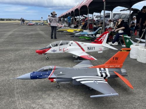 天空變舞台！全國無人機齊聚恆春機場上演震撼飛行秀