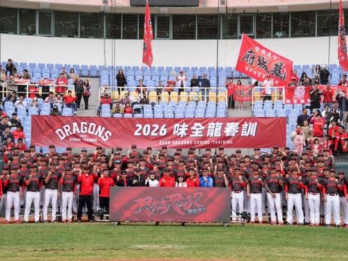 味全龍年度口號「Run & Roar 奔龍而上」全勤龍迷共同揭曉，古久保健二首披龍袍亮相，為龍隊注入新動能