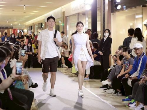 全台Outlet Mall首創！義大服裝秀機器人真人共演
