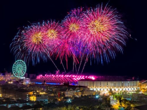 義大世界999秒跨年煙火秀三階段交管，提供免費接駁專車