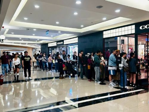 北雨南晴助攻，義大世界初一人潮爆滿，十大品牌春節開紅盤，Outlet購物廣場、遊樂世界雙場域買氣齊揚