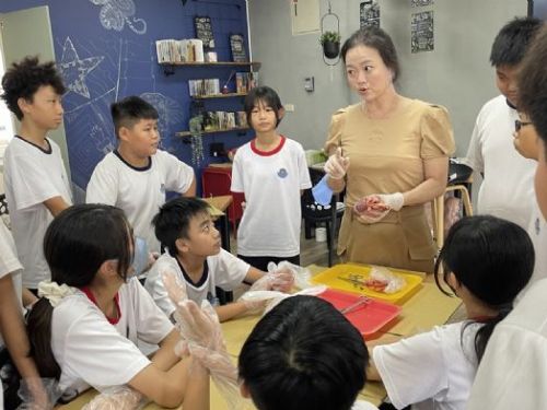 啟動孩子的學習馬達，屏東萬巒國中余畇緗主任，用熱情點亮學生的學習動機