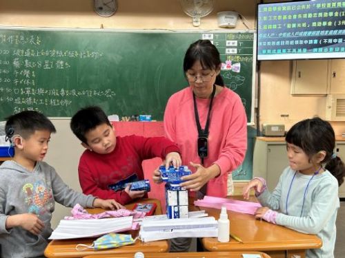 用雙手探索世界的力量，視障生與聽障生科學冬令營點亮學習自信，讓科學更有溫度