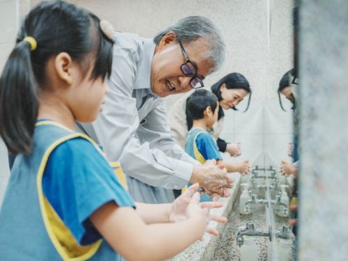 腸病毒高峰期來臨，教育部走進幼兒園陪孩子一起學防疫