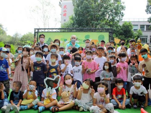 千人漫遊尖山埤聖誕裝扮免門票 兒童市集、音樂會、薑餅屋DIY玩翻天