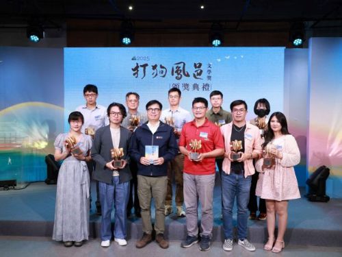 《2025打狗鳳邑文學獎》溫馨登場──陳其邁市長親臨致意，讓高雄的故事更加發光