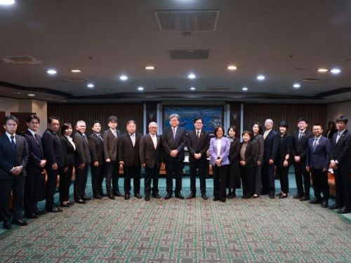 情誼再續、城市同行！日自民黨重量級訪團訪高雄，台日友好交流溫馨升溫