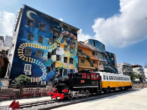 2025高雄乘風而騎盛大開跑，9/21三塊厝車站復古登場，單車微旅行熱烈報名中