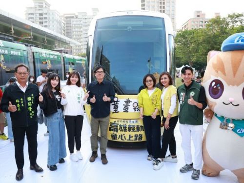 高雄最可愛的新風景！「童畫號」彩繪輕軌啟動，孩子的想像力在城市奔跑