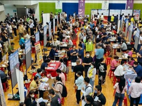 4/18把握面試契機，逾50家企業雄中體育館聯合徵才