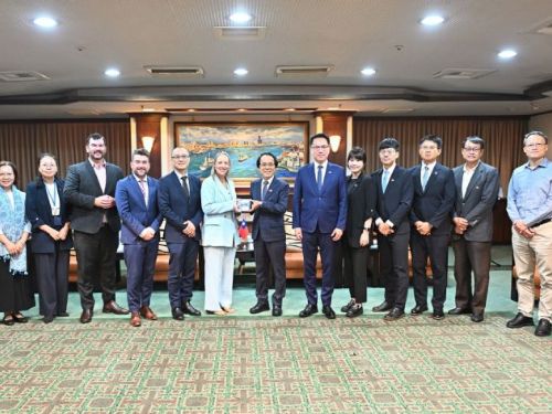 澳洲維多利亞州與南澳州議員訪團蒞臨高雄，深化友誼攜手推動綠色交通與城市再生合作