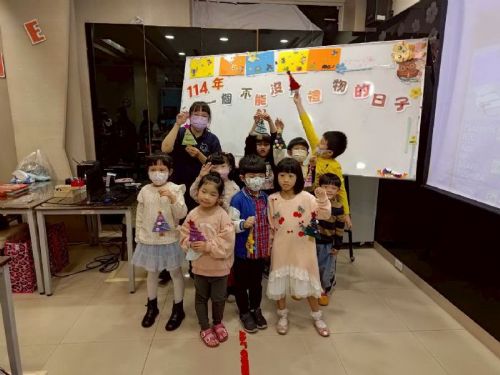 一個不能沒有禮物的日子！高市圖小港分館歡慶聖誕節活動好暖心