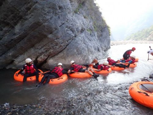 扶植在地青年、守護水域安全 茂林風景區辦理「萬山漂漂河從業人員職前訓練」，自4月23日起展開為期一週專業培訓