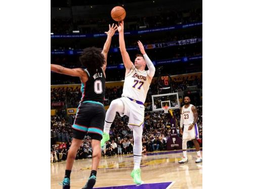 Doncic領銜、LeBron穩住節奏，湖人逆轉灰熊再收勝利