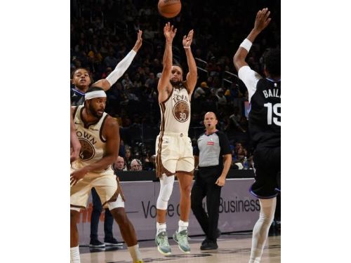 勇士火力全面爆發！Curry飆分領軍止敗、Hield替補成奇兵