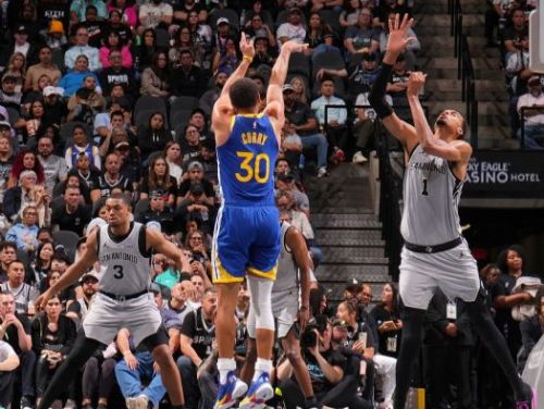 Curry火力全開！49分領軍逆轉氣勢，勇士驚險收下NBA Cup首勝