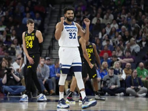 NBA巨星湯斯驚人表現，狂砍32分、搶下11籃板，加上戈貝爾實現雙十成就，使灰狼的戰績傲視整個聯盟