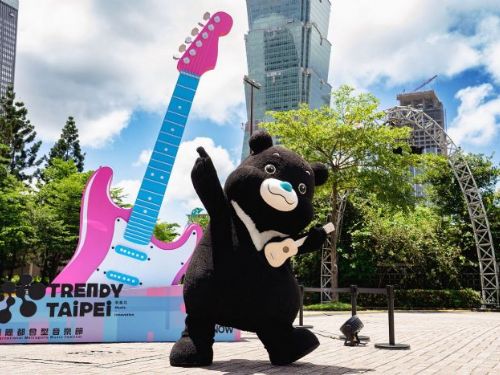臺北最新音樂打卡熱點！巨型電吉他登場，市府廣場邀全民拍照抽好禮