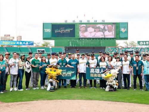 台鋼雄鷹主場開幕戰登場！高雄球迷熱情集結，攜手為新球季吶喊應援