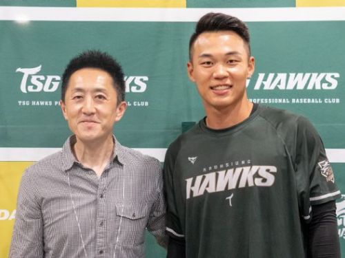 從「日本的父親」到高雄重逢，岩本賢一見證王柏融雙響砲爆發