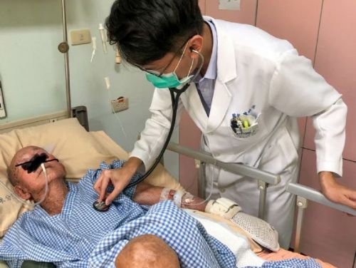 長者肺炎風險高4倍，醫師揭6大預防關鍵