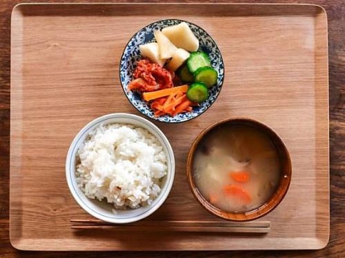 警示！不當進食順序或助長消化不良、胃食道逆流風險，營養師揭示「最佳進食順序