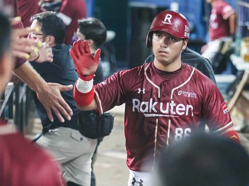 樂天桃猿邱丹打擊火燙，空降打擊王！