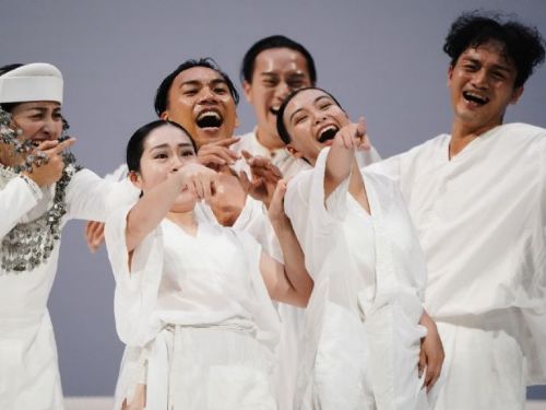 當蕭邦遇上排灣古謠！衛武營《排彎動物園》打造純白烏托邦，邀您轉個「彎」 撕下社會標籤