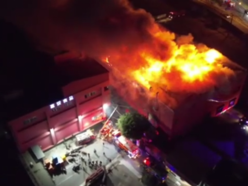 富統食品公司起火燃燒!民眾嚇壞