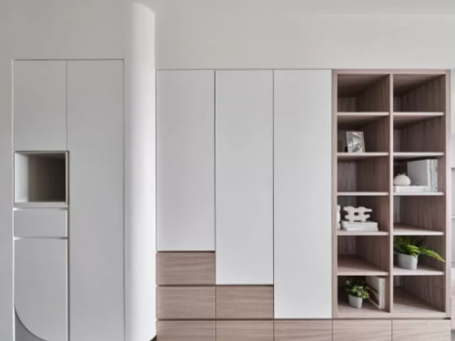 無把手櫃體更俐落，但要小心髒