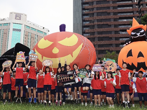 2023萬聖節大遊行今晚登場 陳其邁市長神秘現身與民眾搞怪