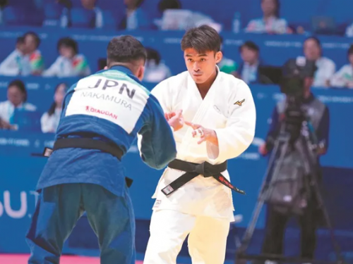 柔道男神勤練新招 甩脫低潮