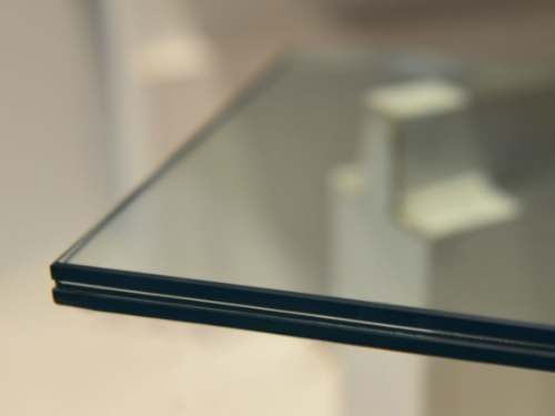 隔音好，要選膠合玻璃