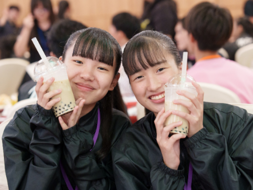 高雄「歡迎派對」迎翡翠騎士 小籠包、鹹酥雞、珍奶一次滿足 嗨玩拍貼機 學生大讚：高雄太熱情