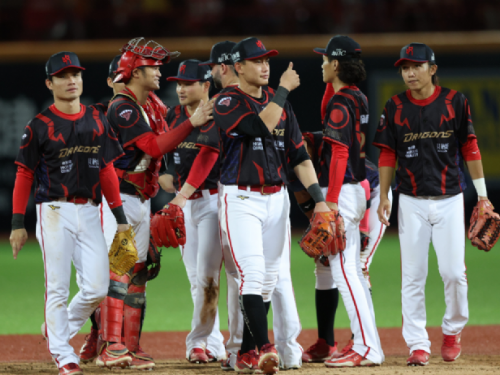 味全4：0拿下勝利 守住下半季龍頭