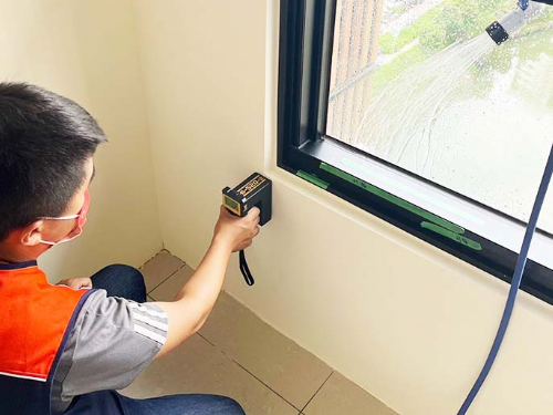 驗屋DIY，別忘了這招：磁磚縫試水