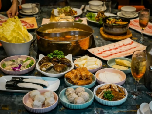 對身分證送明蝦！幾個「５」送幾隻蝦，知名麻辣鍋再送500元現金券、來回機票