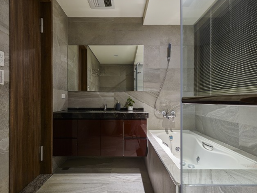 挑磁磚，大尺寸會影響平整度