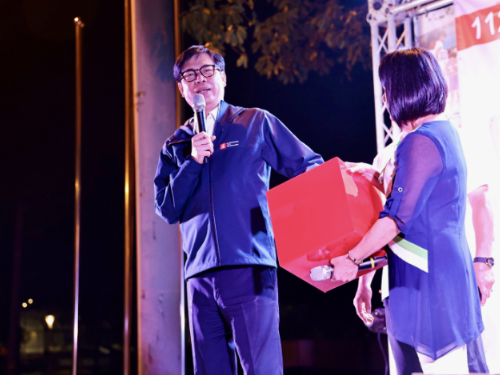 重陽敬老 陳其邁高歌與旗山長輩同歡