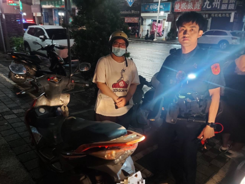 機車電瓶沒電 屏東警暖心救援助返家