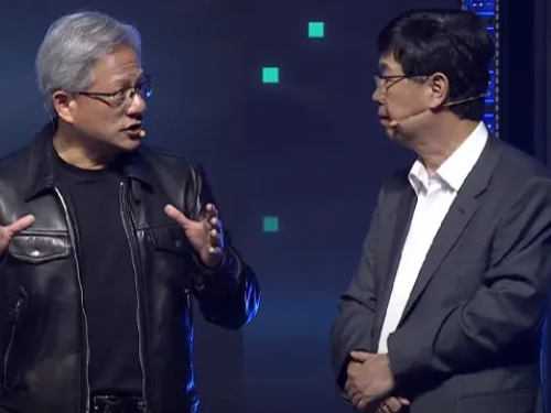 黃仁勳：未來企業都該有個AI工廠