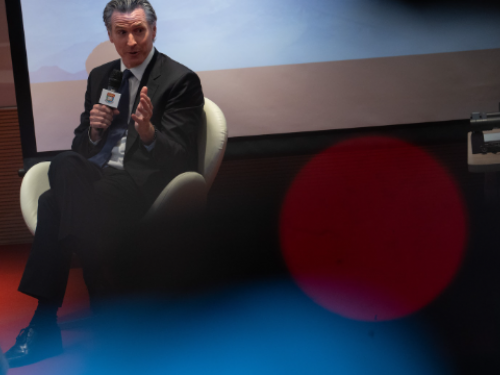 美國加州州長出席港大講座　避談中美關係：無議題比氣候變化重要